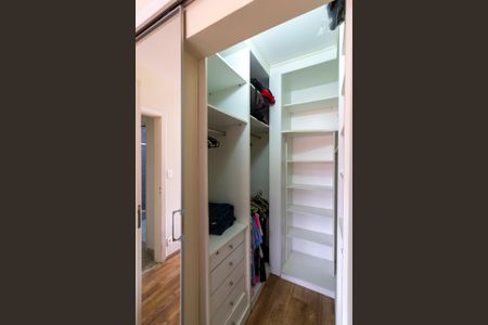 Casa para alugar com 129m², 3 quartos e 1 vaga Casa para alugar com 129m², 3 quartos e 1 vagaCloset da suíte