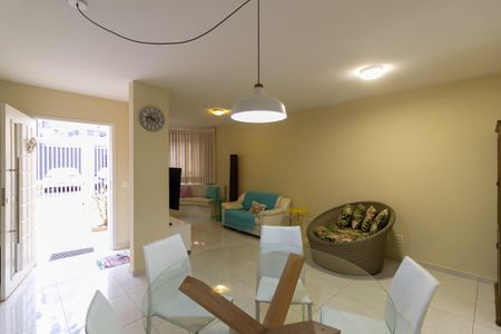 Casa para alugar com 129m², 3 quartos e 1 vaga Casa para alugar com 129m², 3 quartos e 1 vagaSala