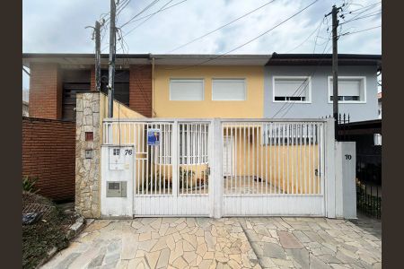 Casa para alugar com 129m², 3 quartos e 1 vaga Casa para alugar com 129m², 3 quartos e 1 vagaFachada