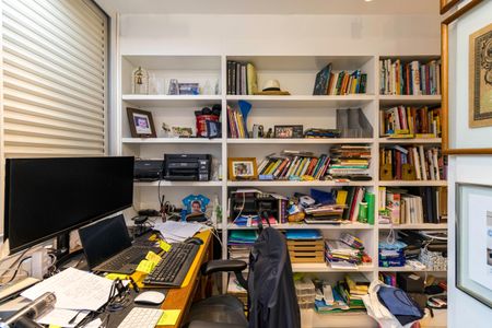 Quarto de apartamento para alugar com 4 quartos, 202m² em Vila Suzana, São Paulo