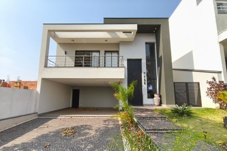 Casa de condomínio à venda com 210m², 3 quartos e 4 vagasFachada