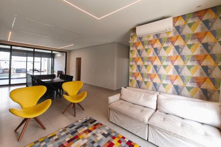 Sala  de casa de condomínio à venda com 3 quartos, 210m² em Swiss Park, Campinas