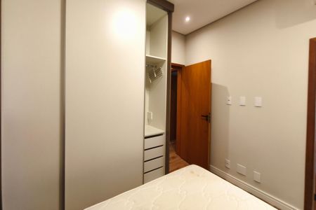 Casa de condomínio à venda com 210m², 3 quartos e 4 vagasSuíte 2