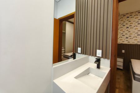 Casa de condomínio à venda com 210m², 3 quartos e 4 vagasBanheiro da Suíte 2