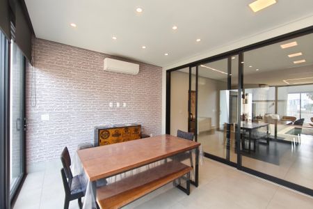 Casa de condomínio à venda com 210m², 3 quartos e 4 vagasÁrea gourmet