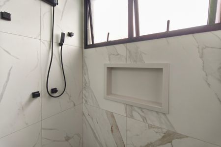 Casa de condomínio à venda com 210m², 3 quartos e 4 vagasBanheiro da  Suíte