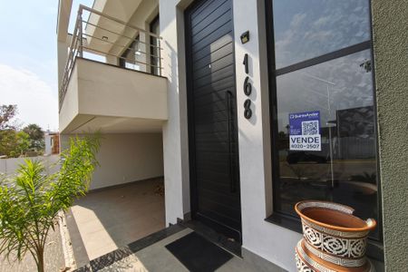 Casa de condomínio à venda com 210m², 3 quartos e 4 vagasPlaca