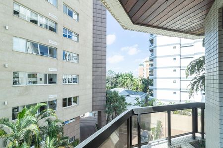 Apartamento à venda com 319m², 3 quartos e 3 vagasVaranda da Suíte 1