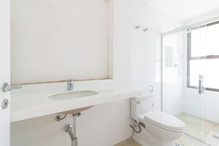 Apartamento à venda com 319m², 3 quartos e 3 vagasBanheiro da Suíte 2