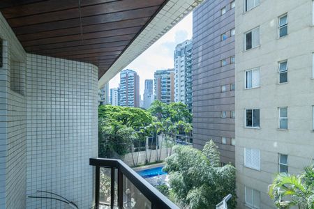 Apartamento à venda com 319m², 3 quartos e 3 vagasVaranda da Suíte 1