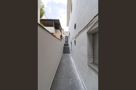 Quintal de entrada de casa para alugar com 2 quartos, 80m² em Vila Leonor, São Paulo