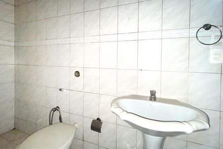 Casa à venda com 80m², 3 quartos e 5 vagasBanheiro da Suíte 1