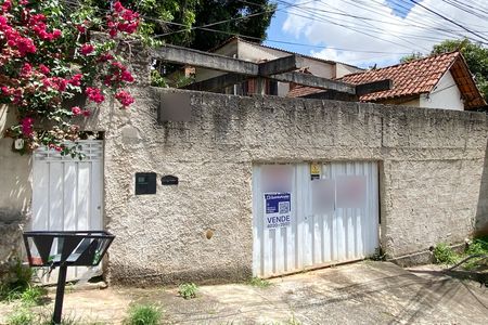 Casa à venda com 80m², 3 quartos e 5 vagasFachada