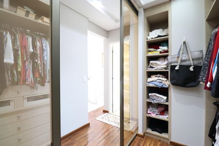 Apartamento à venda com 223m², 3 quartos e 4 vagasCloset da suíte 1