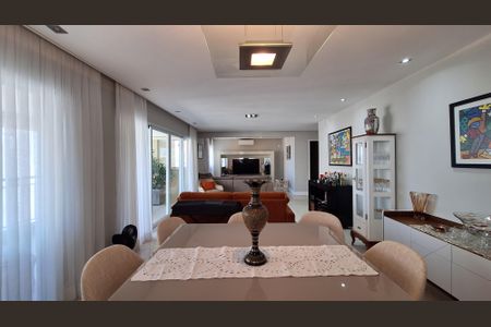 Apartamento à venda com 223m², 3 quartos e 4 vagasDetalhe