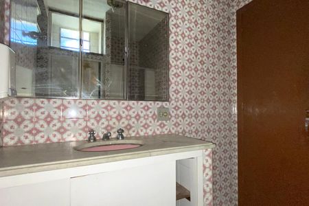 Casa à venda com 248m², 3 quartos e 2 vagasBanheiro