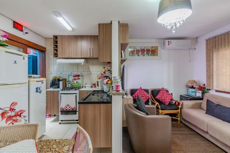 Casa à venda com 77m², 2 quartos e 1 vagaCozinha e Área de Serviço