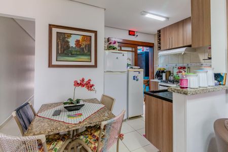Casa à venda com 77m², 2 quartos e 1 vagaCozinha e Área de Serviço