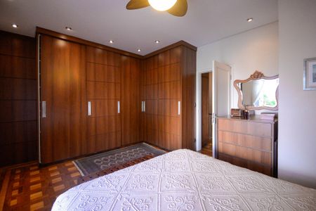 Casa à venda com 260m², 3 quartos e 2 vagasSuíte