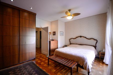 Casa à venda com 260m², 3 quartos e 2 vagasSuíte