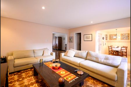 Casa à venda com 260m², 3 quartos e 2 vagasSala