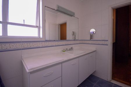 Casa à venda com 260m², 3 quartos e 2 vagasBanheiro Social