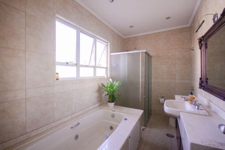 Casa à venda com 260m², 3 quartos e 2 vagasBanheiro da Suite