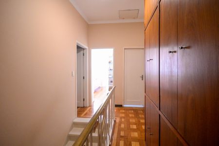 Casa à venda com 260m², 3 quartos e 2 vagasCorredor 