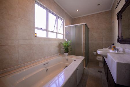 Casa à venda com 260m², 3 quartos e 2 vagasBanheiro da Suite