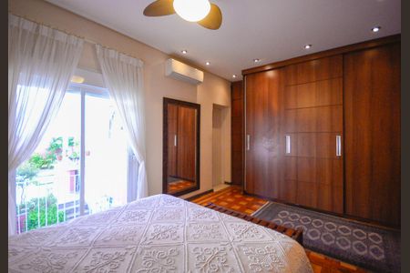 Casa à venda com 260m², 3 quartos e 2 vagasSuíte