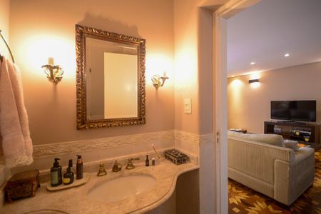 Casa à venda com 260m², 3 quartos e 2 vagasLavabo