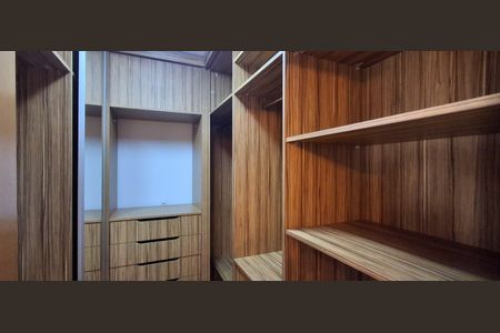 Apartamento para alugar com 248m², 4 quartos e 4 vagas Apartamento para alugar com 248m², 4 quartos e 4 vagasCloset Suíte 2