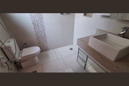 Apartamento para alugar com 248m², 4 quartos e 4 vagas Apartamento para alugar com 248m², 4 quartos e 4 vagasBanheiro Suíte 2