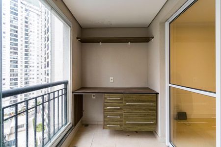 Apartamento para alugar com 70m², 2 quartos e 1 vagaVaranda