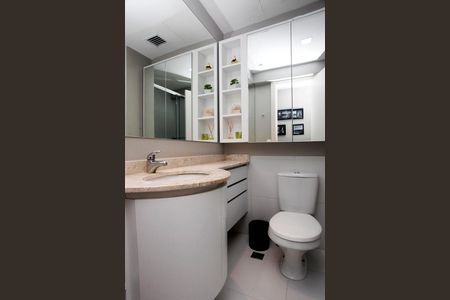 Apartamento à venda com 64m², 2 quartos e 2 vagasBanheiro Social