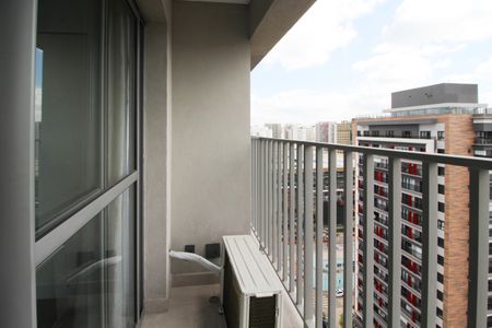 Varanda de kitnet/studio para alugar com 1 quarto, 29m² em Indianópolis, São Paulo