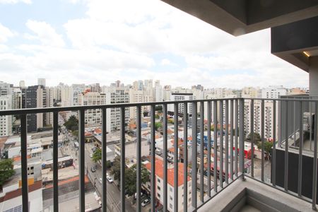 Varanda de kitnet/studio para alugar com 1 quarto, 29m² em Indianópolis, São Paulo