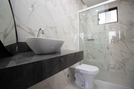 Banheiro de casa de condomínio para alugar com 1 quarto, 45m² em Setor Habitacional Arniqueira, Brasília