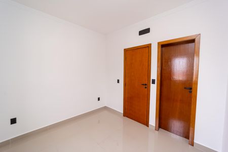 Casa à venda com 120m², 2 quartos e 2 vagasSuíte 2