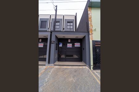 Casa à venda com 120m², 2 quartos e 2 vagasFachada