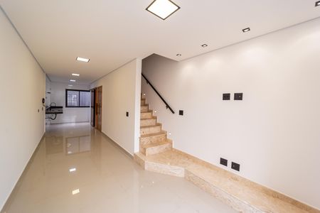 Casa à venda com 120m², 2 quartos e 2 vagasSala