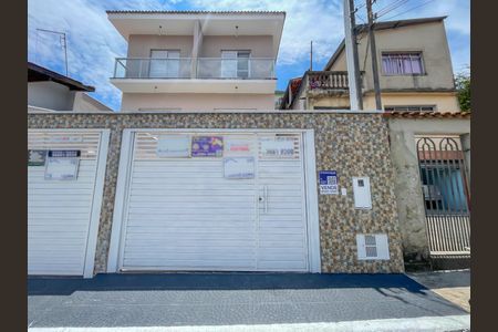 Casa à venda com 150m², 3 quartos e 2 vagas Casa à venda com 150m², 3 quartos e 2 vagasFachada