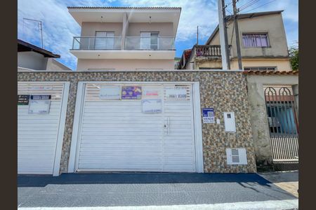 Fachada de casa à venda com 3 quartos, 150m² em Umuarama, Osasco
