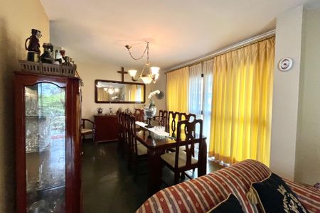 Apartamento à venda com 216m², 4 quartos e 3 vagas Apartamento à venda com 216m², 4 quartos e 3 vagasSala