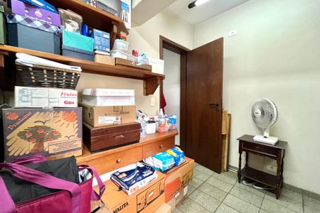 Apartamento à venda com 216m², 4 quartos e 3 vagas Apartamento à venda com 216m², 4 quartos e 3 vagasQuarto de Serviço