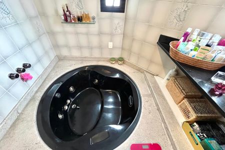 Apartamento à venda com 216m², 4 quartos e 3 vagas Apartamento à venda com 216m², 4 quartos e 3 vagasBanheiro da Suíte 1