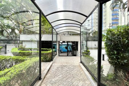 Apartamento à venda com 216m², 4 quartos e 3 vagas Apartamento à venda com 216m², 4 quartos e 3 vagasHall de entrada