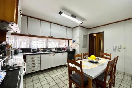 Apartamento à venda com 216m², 4 quartos e 3 vagas Apartamento à venda com 216m², 4 quartos e 3 vagasCozinha