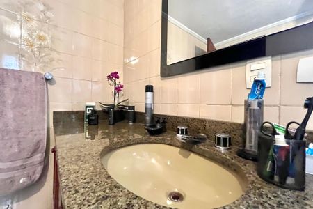 Apartamento à venda com 216m², 4 quartos e 3 vagas Apartamento à venda com 216m², 4 quartos e 3 vagasBanheiro social