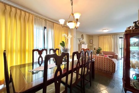 Apartamento à venda com 216m², 4 quartos e 3 vagas Apartamento à venda com 216m², 4 quartos e 3 vagasSala